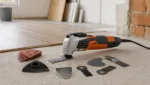 Effiziente Nutzung vom Multifunktionswerkzeug fuer DIY-Renovierungen in der Wohnung